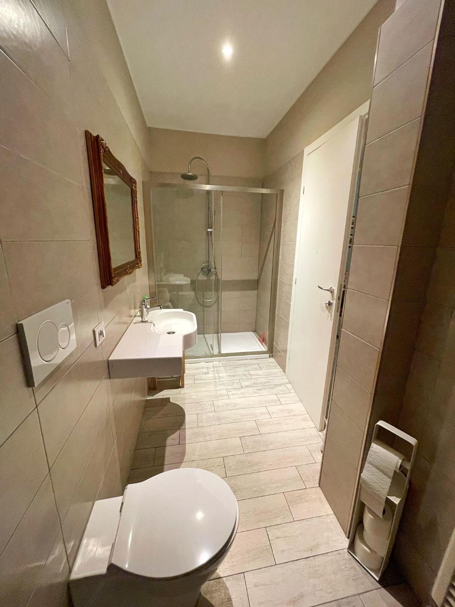 Alla Scaletta - Stanze Con Bagno Privato E Wifi A Pochi Passi Dal Duomo Hotel Mirandola Eksteriør billede