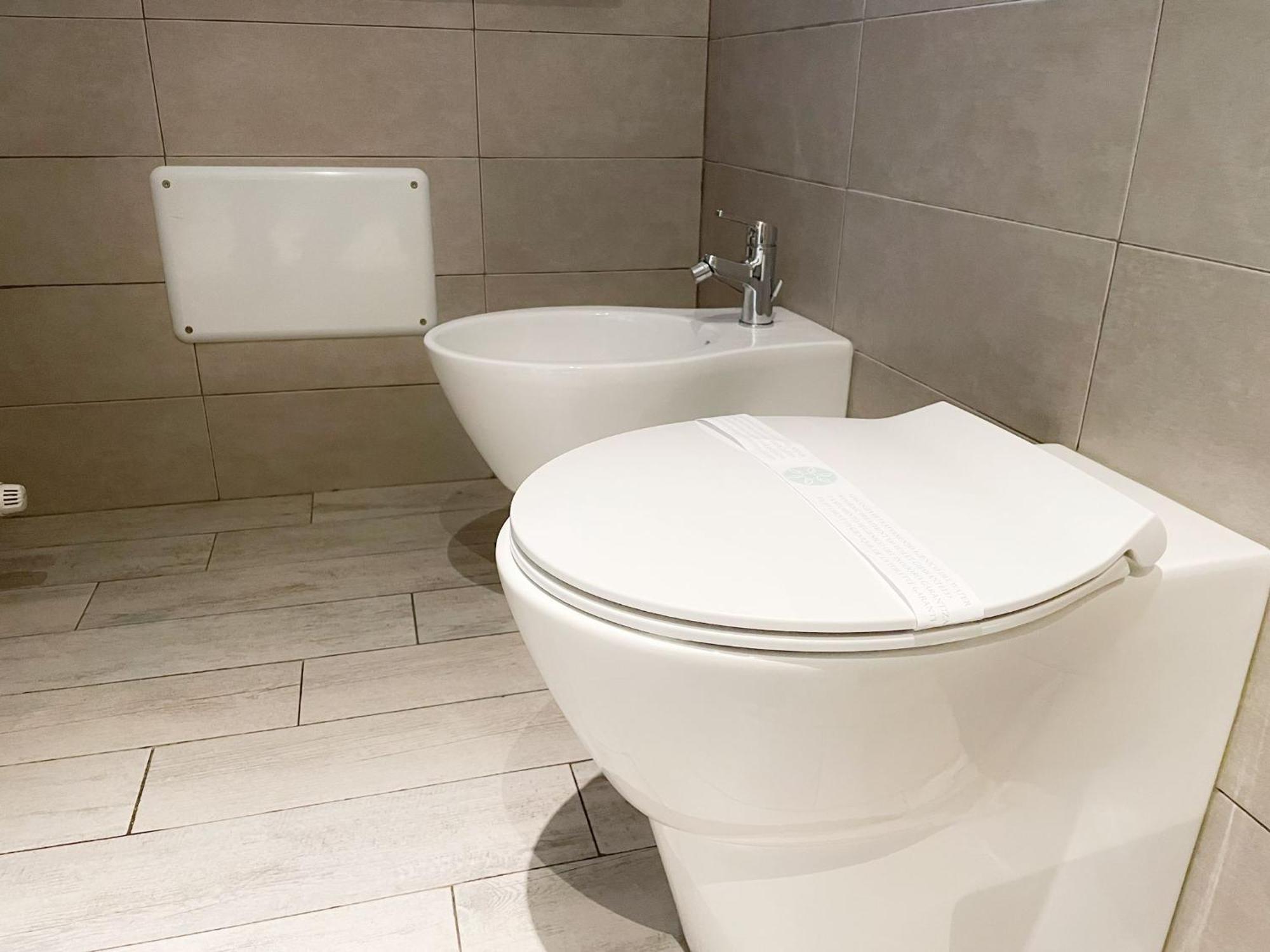 Alla Scaletta - Stanze Con Bagno Privato E Wifi A Pochi Passi Dal Duomo Hotel Mirandola Eksteriør billede