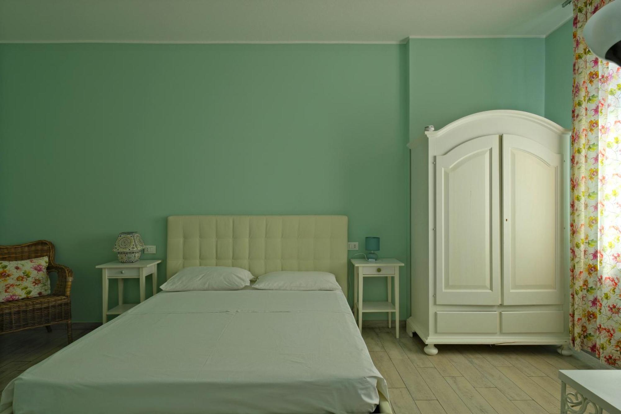 Alla Scaletta - Stanze Con Bagno Privato E Wifi A Pochi Passi Dal Duomo Mirandola Eksteriør billede