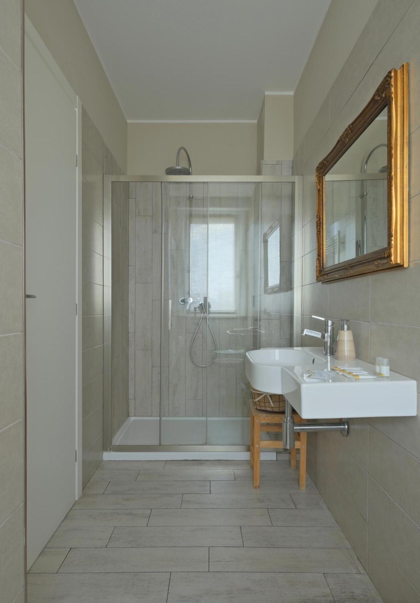 Alla Scaletta - Stanze Con Bagno Privato E Wifi A Pochi Passi Dal Duomo Mirandola Eksteriør billede