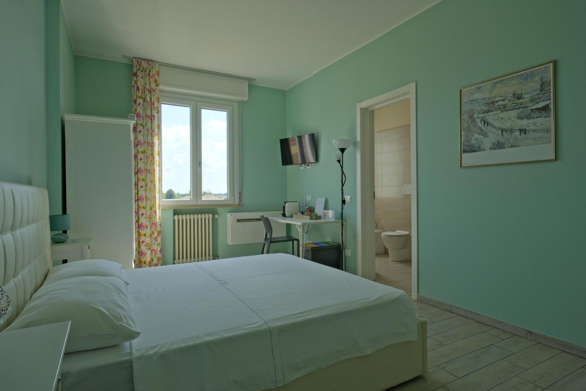 Alla Scaletta - Stanze Con Bagno Privato E Wifi A Pochi Passi Dal Duomo Mirandola Eksteriør billede